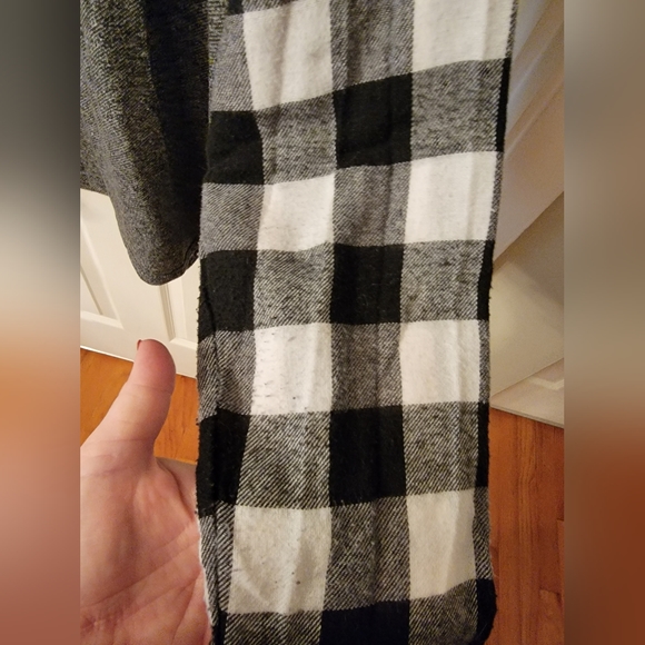 Plaid Cowl Neck Top - Picture 8 of 8